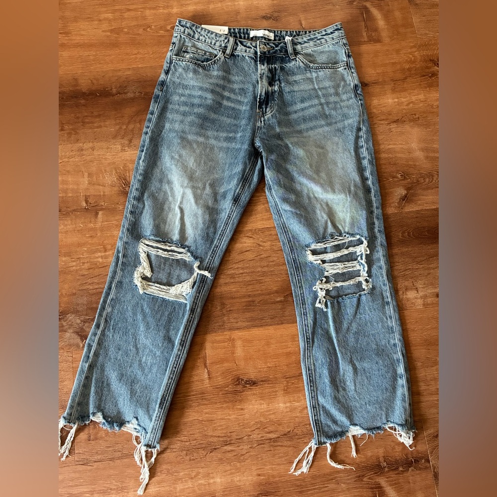Vervet Super high waisted distressed straight crop light wash jeans size 30 - Picture 3 of 5